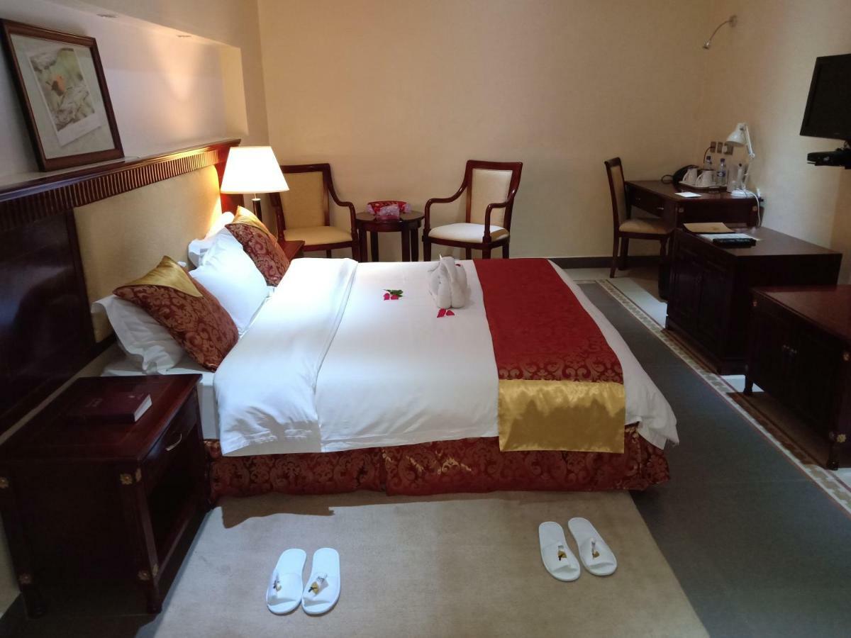 Falcon Heights Hotel 나뉴키 외부 사진