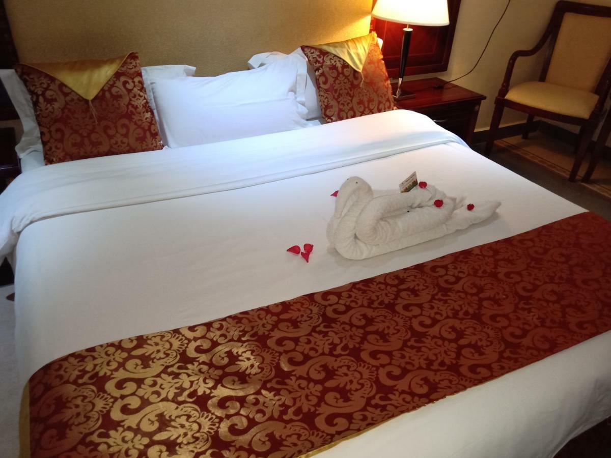 Falcon Heights Hotel 나뉴키 외부 사진