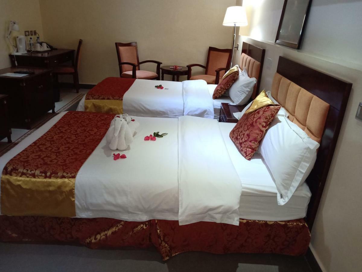 Falcon Heights Hotel 나뉴키 외부 사진
