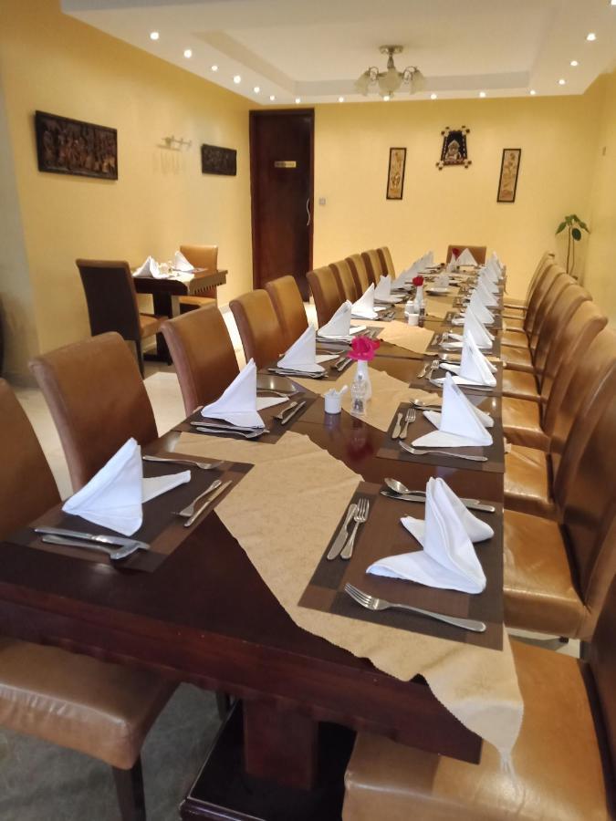 Falcon Heights Hotel 나뉴키 외부 사진