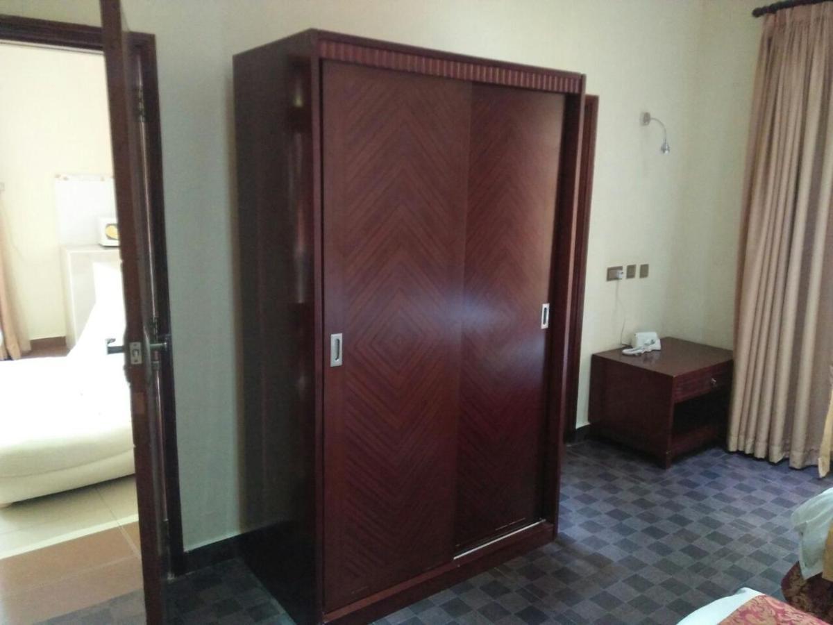 Falcon Heights Hotel 나뉴키 외부 사진